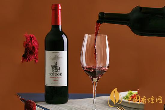 存放葡萄酒時酒瓶怎樣放置？葡萄酒存放的正確方法