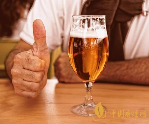 喝啤酒不應(yīng)該吃什么 喝啤酒時注意的事項介紹