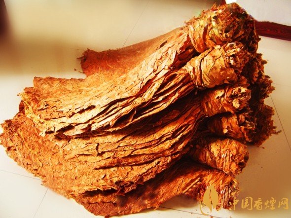 旱煙和煙卷哪個(gè)危害大，旱煙袋很有講究