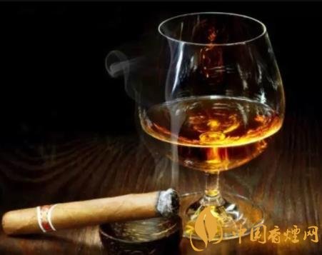 戒煙時喝酒難以成功 戒煙和戒酒需一起進(jìn)行！